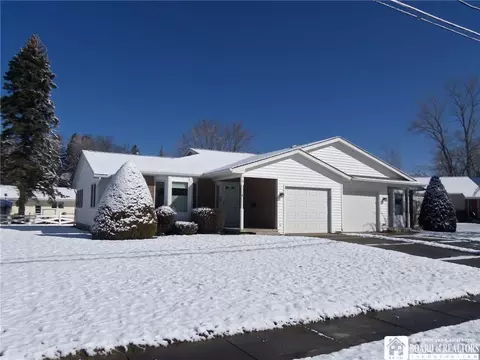 16 Ahrens Pl, Pomfret, NY 14063
