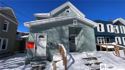 905 Prendergast Ave, Jamestown, NY 14701
