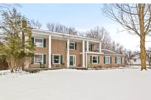 8 Widewaters Ln, Pittsford, NY 14534