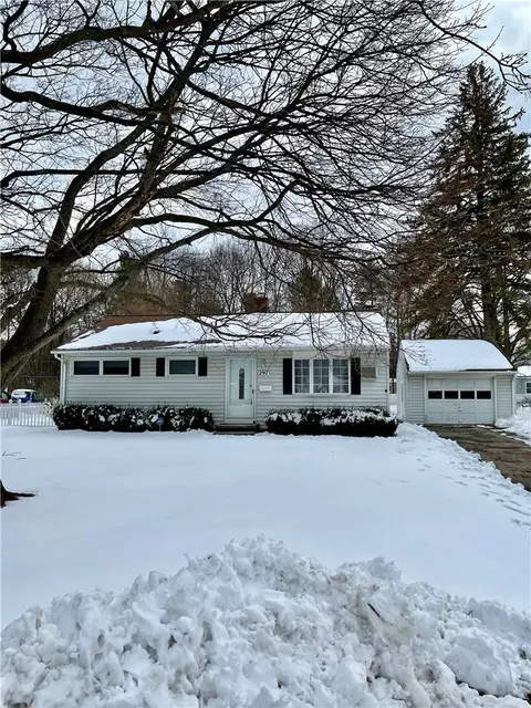 297 Princeton Rd, Webster, NY 14580