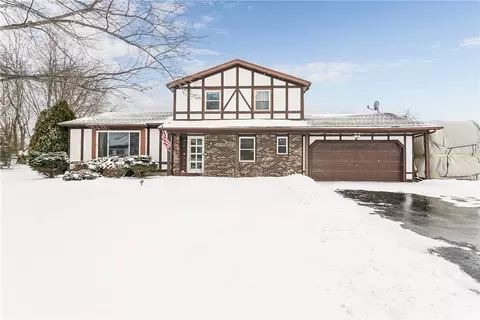 39 Oak Bridge Way, Greece, NY 14612