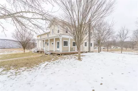 7774 Hickory Bottom Rd, Naples, NY 14512