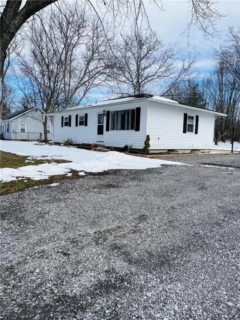 77 S Main St, Potter, NY 14544