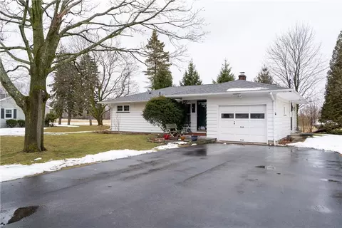 8 East Ave, Livonia, NY 14487