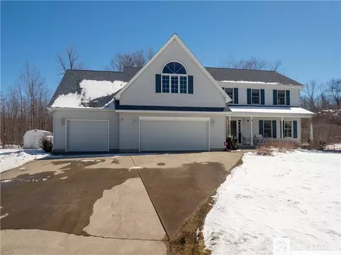 10 Beach Pl, Fredonia, NY 14063