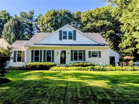 77 East Pkwy, Victor, NY 14564