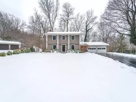 44 Mill Valley Rd, Perinton, NY 14534