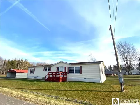 1515 Silver Ln, Hanover, NY 14136
