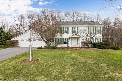 45 Stonewood Dr, Perinton, NY 14450
