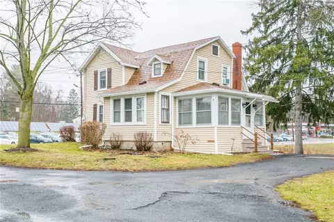 678 Waterloo Geneva Apt 2 Rd, Waterloo, NY 13165