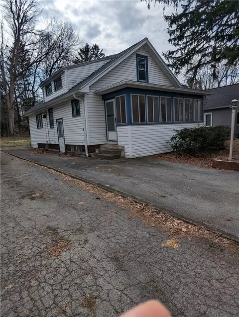 25 Hartfeld Dr, Rochester, NY 14625