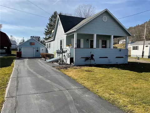 48 Kingsley St, Bath, NY 14810