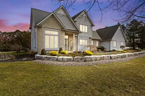 29 Pointe Vintage Dr, Greece, NY 14626
