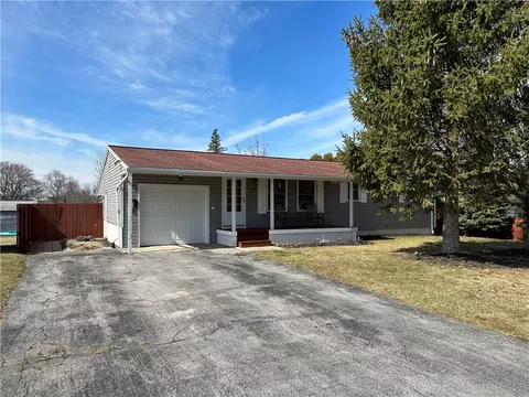 33 Oak St, Auburn, NY 13021