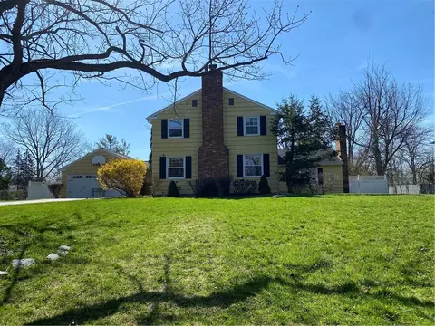 69 Deerfield Dr, Canandaigua, NY 14424