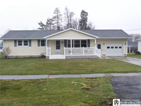 23 Hillcrest Dr, Pomfret, NY 14063