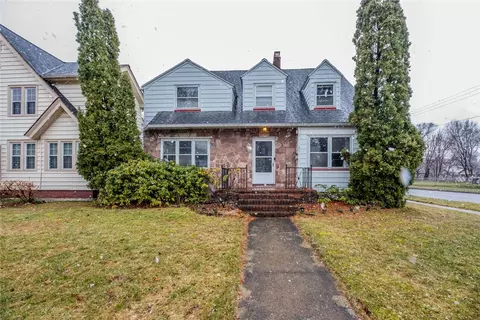 195 Wimbledon Rd, Irondequoit, NY 14617