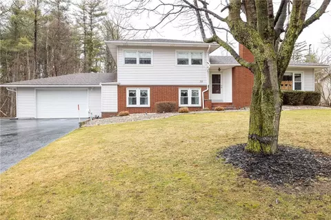 59 Park Rd, Riga, NY 14428