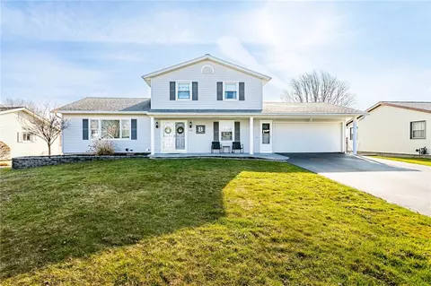 152 Crosby Ln, Greece, NY 14612