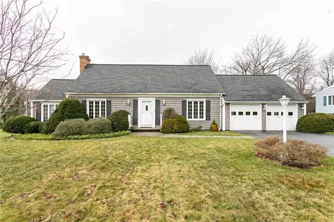 41 Hill Ter, Henrietta, NY 14467