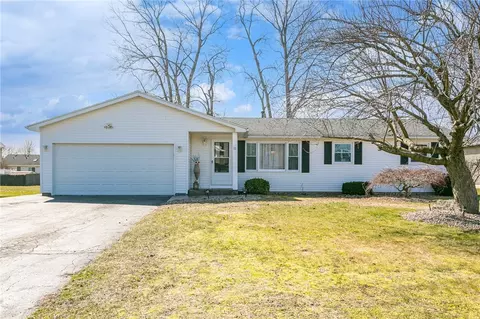 11 Galwood Dr, Irondequoit, NY 14622