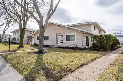 948 Eastbrooke Ln, Rochester, NY 14618