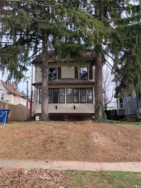 40 Iroquois St, Rochester, NY 14609