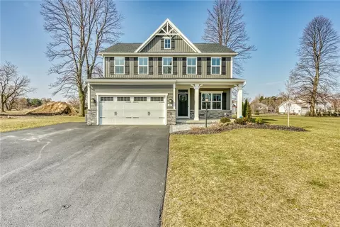 389 Anna Cir, Webster, NY 14580