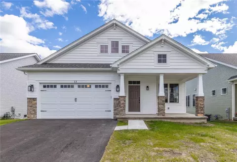 13 Thompson Ln, Canandaigua, NY 14424