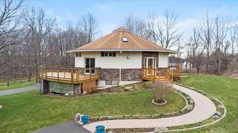 7193 Gillis Rd, Victor, NY 14564