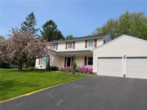 18 Fletcher Rd, Pittsford, NY 14534