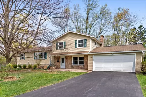 72 Roby Dr, Rochester, NY 14618