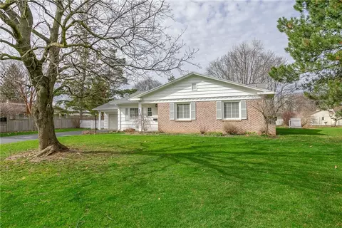 222 Danbury Cir S, Rochester, NY 14618