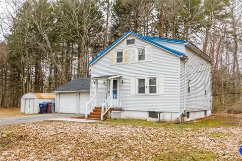 15 Chestnut Dr, Chili, NY 14624