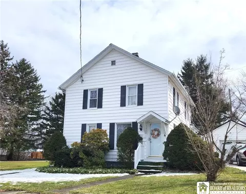 6 Newton St, Hanover, NY 14136