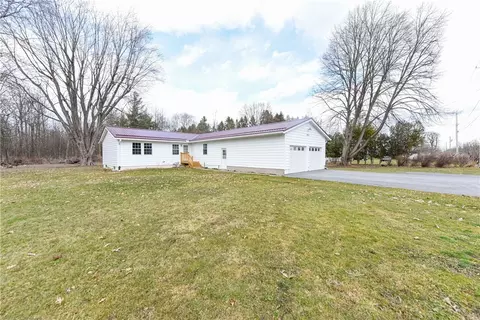 10621 Salter Rd, North Rose, NY 14516