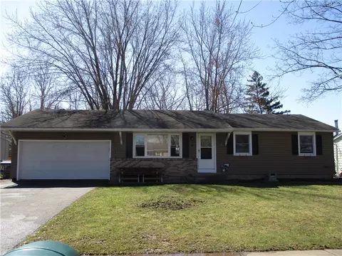 9 Courtright Ln, Gates, NY 14624
