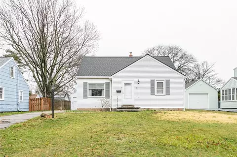 86 Glenbrook Rd, Greece, NY 14616