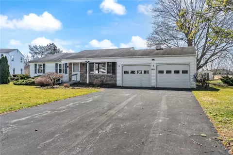8280 Grist Mill Dr, Lyons, NY 14489