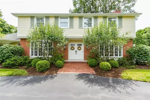 1 Mile Post Ln, Pittsford, NY 14534