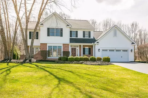 39 Wenham Ln, Perinton, NY 14534