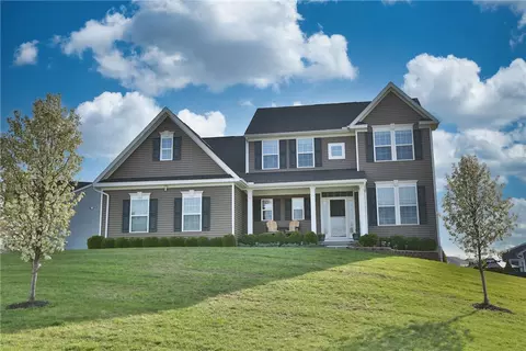 1108 Harlowe Ln, Farmington, NY 14425
