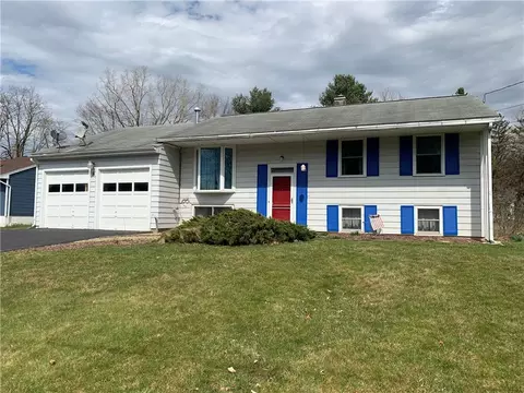8 Oak Hl, Perinton, NY 14526