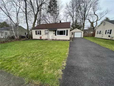 110 Lindbergh Rd, Onondaga, NY 13205