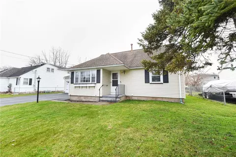 19 Park Ave, Gates, NY 14606