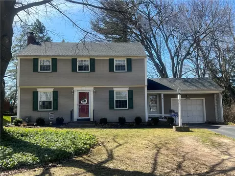 2433 Oakview Dr, Irondequoit, NY 14617