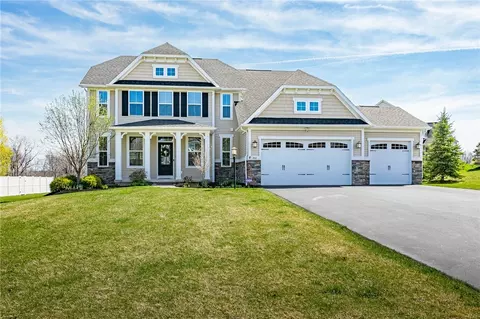 1066 Azzano Cir, Victor, NY 14564