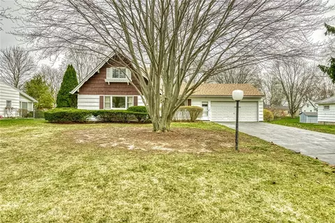 15 Bellmawr Dr, Chili, NY 14624
