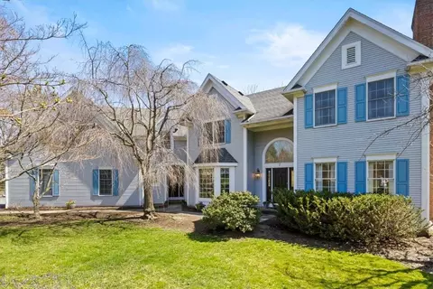 7 Merryhill Ln, Pittsford, NY 14534