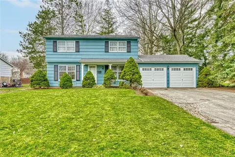 35 Alderwood Ln, Greece, NY 14615